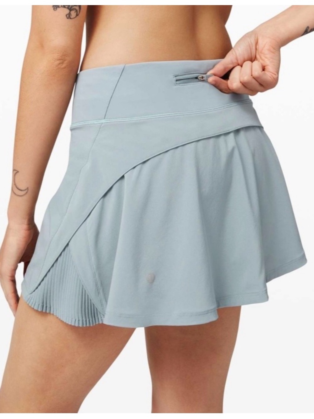 Lululemon Play Off The Pleats Skirt 13"
Light green/blue size 6